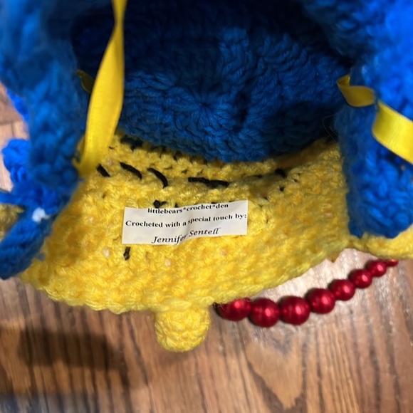 Marge Simpson crocheted head piece and pearls - Picture 5 of 6